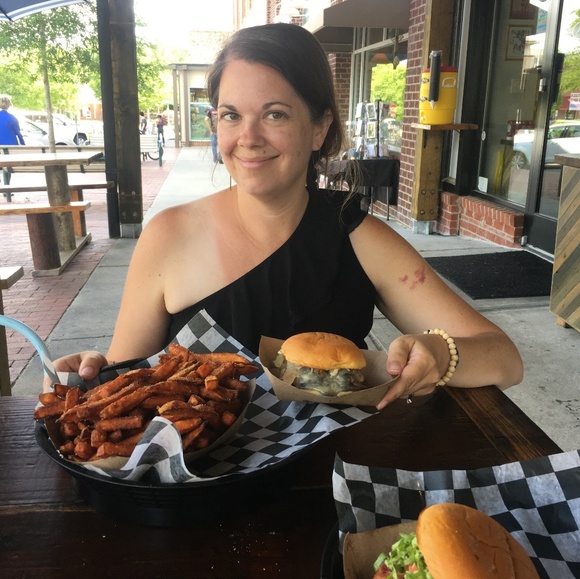 Meet your Posher, Lacey - Picture 1 of 1